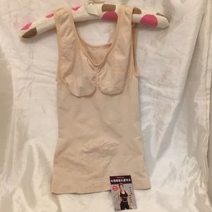 Women’s Tank Top Stretch Fits S-XL Tan NWT
